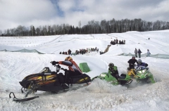 Гонщики из восьми стран сразятся в эндуро на снегоходах в Вологодской области