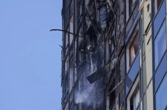 Удар БПЛА пришелся по жилому дому в центре Екатеринбурга, на месте развернут оперштаб - полпред