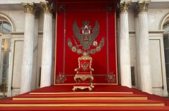 Пиотровский назвал вооруженным вандализмом инцидент с императорским троном в Зимнем дворце