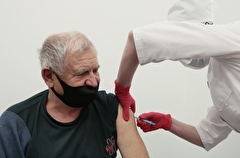 Обязательная вакцинация от COVID-19 вводится в Кузбассе для пожилых людей