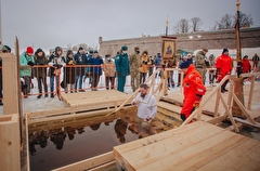 Число участников крещенских купаний в Петербурга выросло до 40 тысяч - МЧС