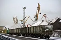 Метель с сильным ветром заблокировала несколько дорог в Заполярье и частично остановила работу кранов в порту Мурманска