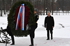 Церемония в память защитников и жителей Ленинграда прошла на Пискаревском кладбище