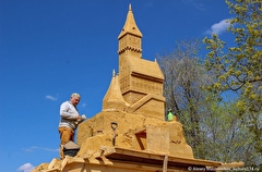 Мастера из разных городов построят в Челябинске девять сказочных скульптур из песка