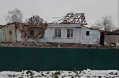Частный дом разрушен в результате обстрела поселка Ленинский в Белгородской области, никто не пострадал - власти