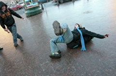 Уровень погодной опасности в Петербурге подняли до "желтого" из-за ветра и гололёда