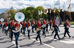 Более 400 военных музыкантов в День России устроят в Петербурге дефиле-шоу на фестивале духовых оркестров