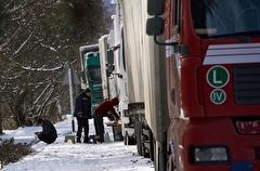 Более 2,5 тысяч грузовиков ждут на границе открытия дороги из России в Грузию