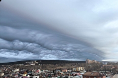 Редкие облака, похожие на море, наблюдали в небе над Иркутском