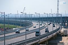 Возобновлять движение грузовиков по Крымскому мосту пока рано - Хуснуллин