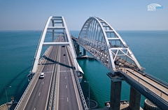 Движение автомобилей по Крымскому мосту вновь временно остановлено
