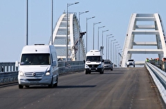 Движение автотранспорта по Крымскому мосту восстановили в реверсивном режиме по одной полосе