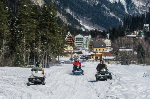 Воздушным шоу парапланеристов отметят начало горнолыжного сезона в Домбае