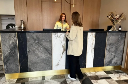 Заселение в отели по загранпаспорту и правам: туристы ждали, у отельеров есть опасения