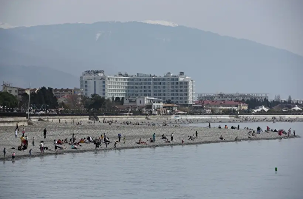 Отдыхающих эвакуируют с пляжей Сочи - мэр