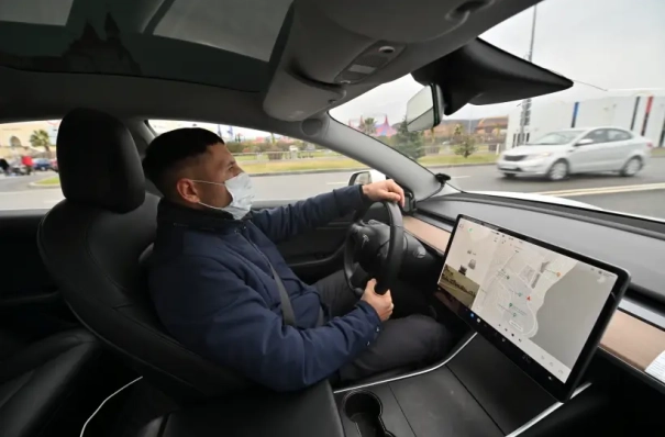 Бесплатный проезд электрокаров по платным федеральным трассам продлен до 2026г