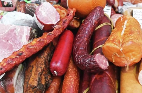 Маркировать мясные продукты и колбасы в РФ могут начать с 1 августа 2026 года