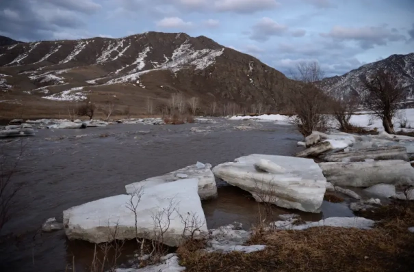 В Сибири готовятся к раннему паводку и лесным пожарам