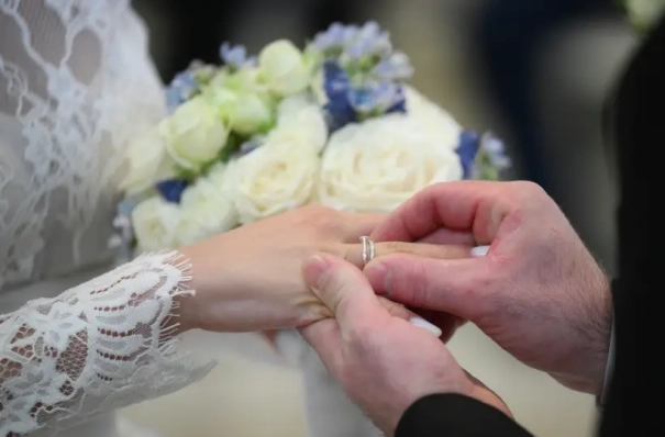 Около 1,2 тыс. пар поженились в Москве с 12 по 14 сентября