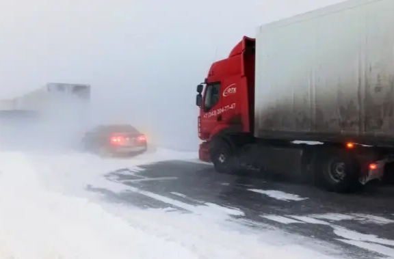 Все дороги открыли на Сахалине после метели
