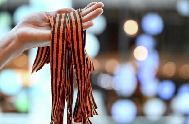 Георгиевские ленточки в честь Дня Победы будут раздавать в московском транспорте