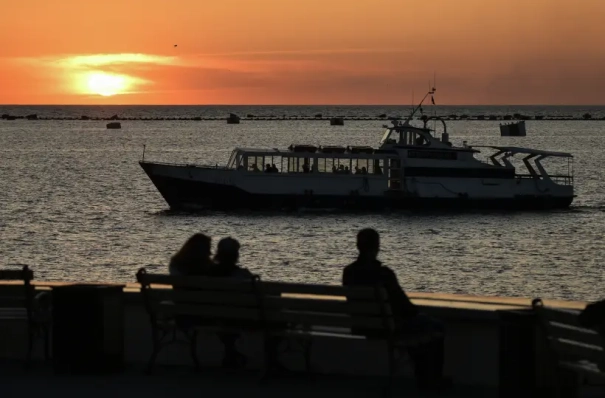 Морской пассажирский транспорт в Севастополе приостановил работу