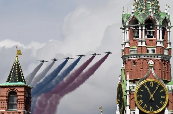 Трансляцию парада Победы покажут на 34 тыс. медиаэкранах московского транспорта