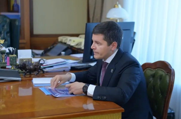 Школы и спортивные объекты открыл глава ЯНАО в ходе недельной поездки по региону