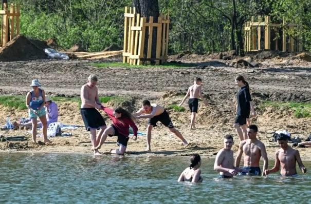 Роспотребнадзор разрешил купаться в семи зонах отдыха в Москве