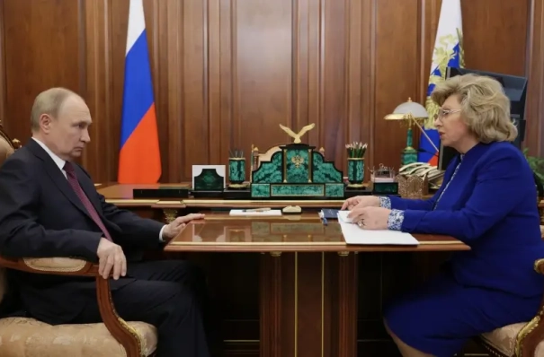 Путин поручил изменить законодательство в части прав на жилье вдов участников СВО