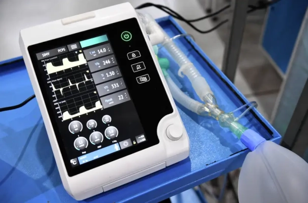 Власти Кубани направят 3,7 млрд рублей на покупку медоборудования