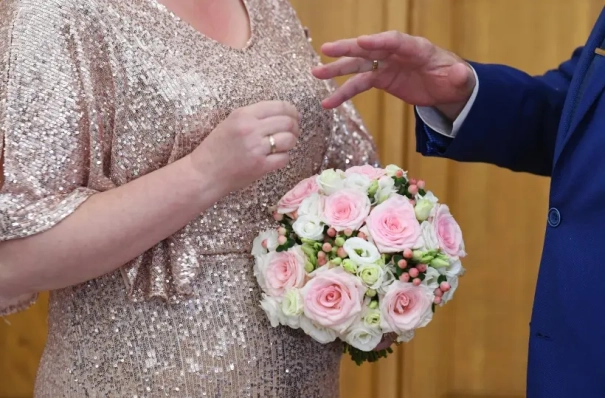 Более 800 браков зарегистрируют столичные загсы в День семьи, любви и верности