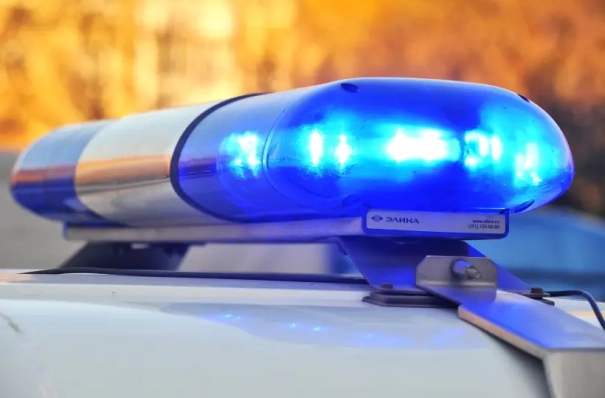 Поправка о повышении штрафа за непредставление дороги машине с "мигалкой" принята Госдумой