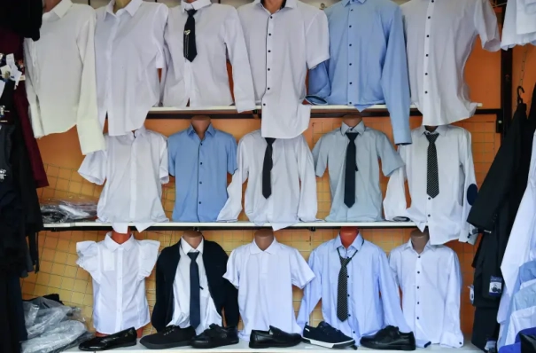 Выплаты на школьную форму выделили для 18,5 тыс. детей Тюменской области