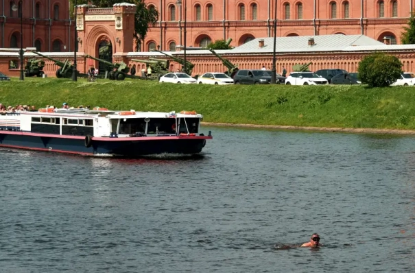 Вода в Неве и Финском заливе прогрелась до плюс 23