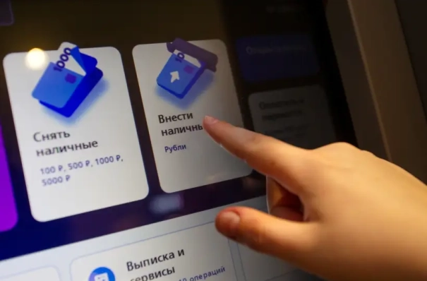 С 1 августа подросткам можно будет открывать счета только с разрешения родителей