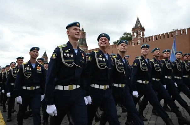 Бесстрашие и сила духа "крылатой пехоты" всегда будут примером патриотизма, верности присяге и воинскому долгу - Путин