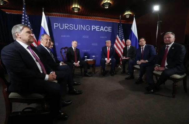 Ушаков: на Аляске договоренности о трехсторонней встрече с Зеленским достигнуто не было