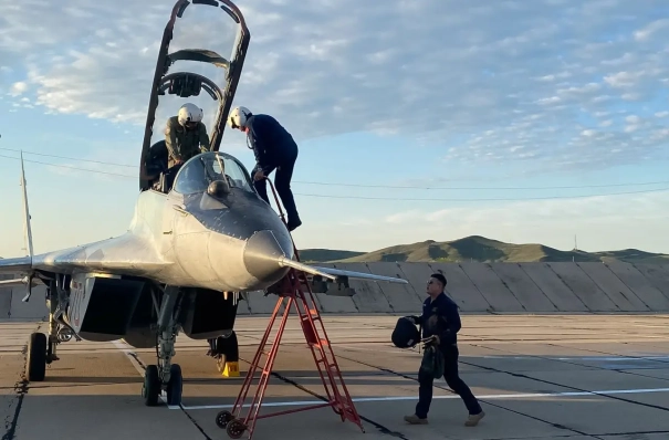 Экипажи ВВС Монголии впервые прибыли на учения в Россию