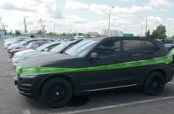 Власти предложили эвакуировать машины без номеров с парковок в Ростове-на-Дону