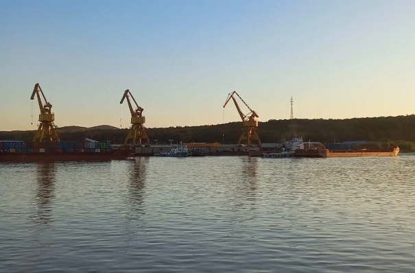 КНР тестирует перевозки грузов судами "река-море" по Амуру с заходом в порты РФ