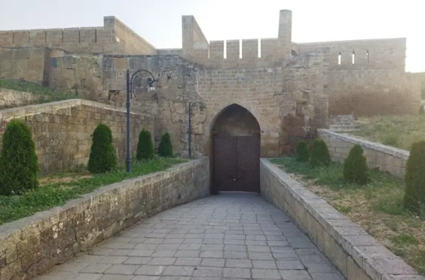 Дербентская крепость может стать символом новой 500-рублевой купюры