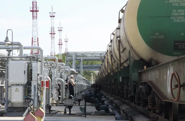 Правительство обнулило пошлины на импорт нефтепродуктов, но возможности инфраструктуры ограничены - Новак