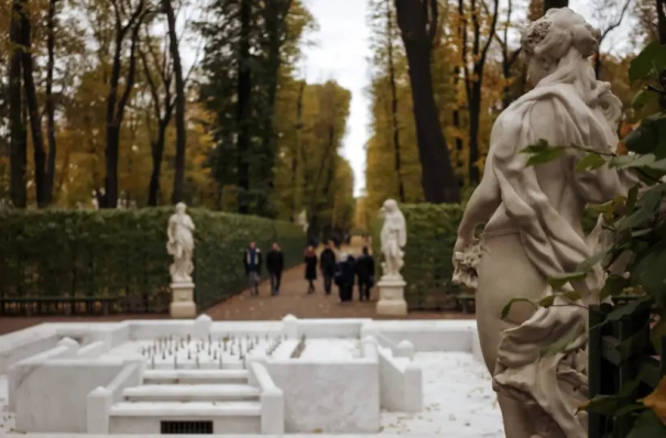 Более 100 фонтанов Петербурга ушли на зимовку