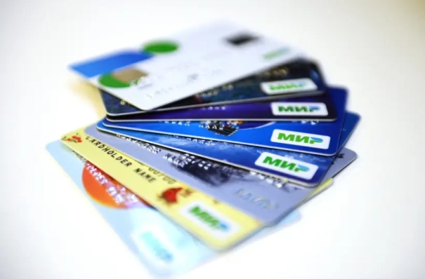 Лимит против мошенничества: сколько банковских карт смогут оформить россияне?