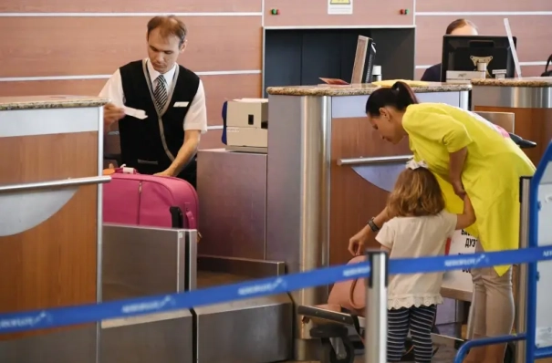 Новые правила выезда за границу из России для детей в 2026. В чем суть?