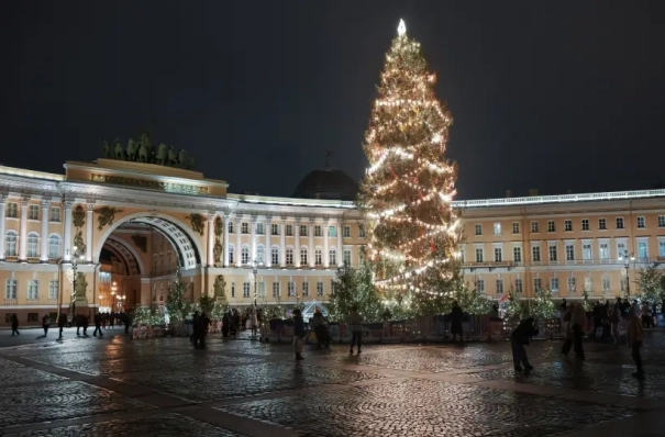 Власти Петербурга ожидают свыше 2 млн туристов в зимние праздники