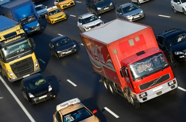 Движение перекрыто на двух участках МКАД в Москве - дептранс