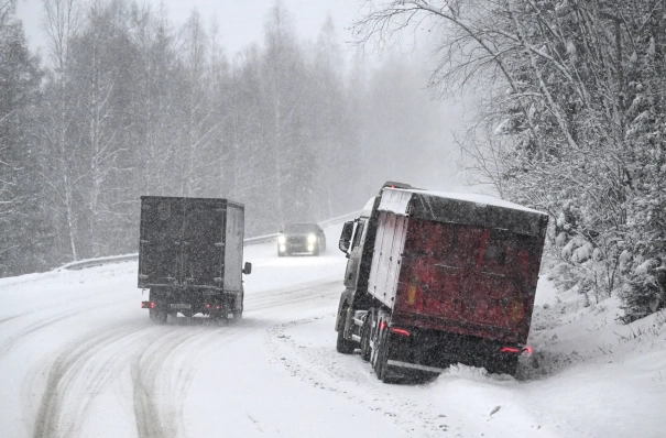 Ограничение движения транспорта продлили на трассе М-5 в Челябинской области