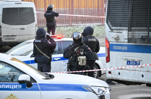 СКР: двое полицейских и еще один человек погибли при детонации ВУ на юге Москвы